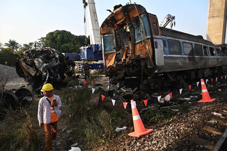 Bei dem Zusammenprall wurden mehrere Waggons zerfetzt.