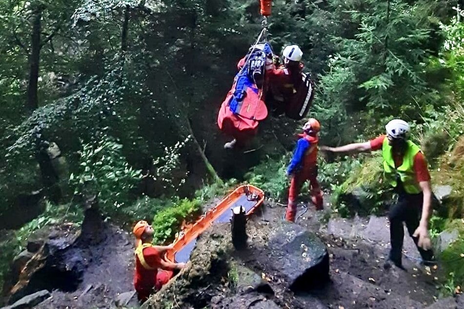 Nach dem Ausrutscher des Seniors (78) musste der Rettungshubschrauber anrücken.