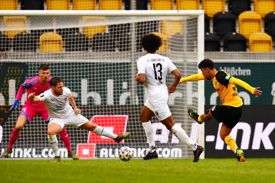 Der Treffer zum zwischenzeitlichen 2:0! Nach seinem Slalomlauf durch die FCI-Abwehr versenkt Ransford-Yeboah Königsdörffer (19, r.) die Kugel im Netz.