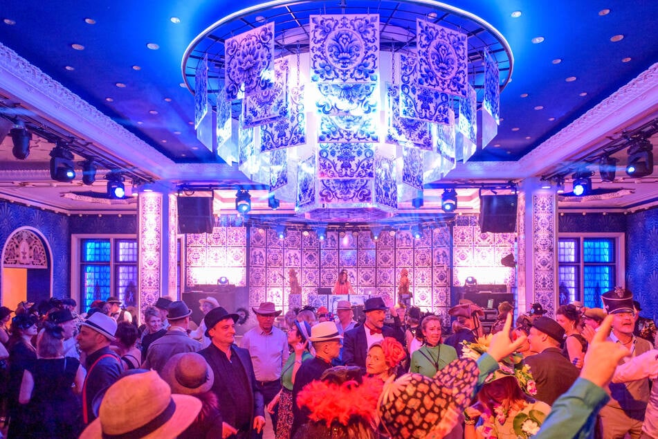 Im Parkhotel findet der legendäre Hutball statt.