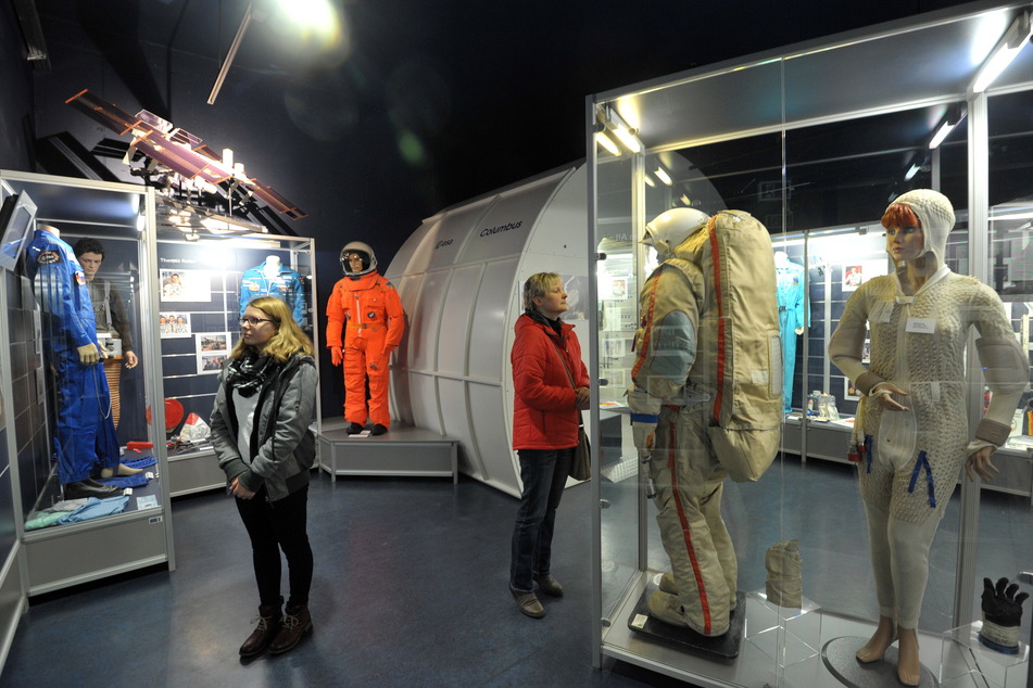 Die Weltraumausstellung gibt Einblicke in die Raumfahrt.