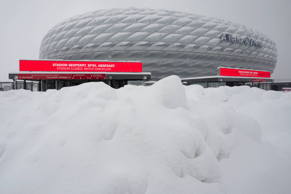 Schneechaos in München hat am Samstag zur kurzfristigen Absage von Unions Bundesliga-Duell mit dem FC Bayern geführt.