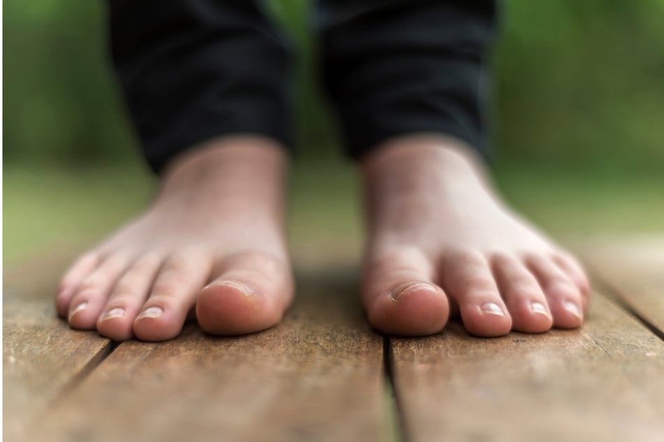 Nackte Füße zogen den Angeklagten besonders an. (Symbolfoto)