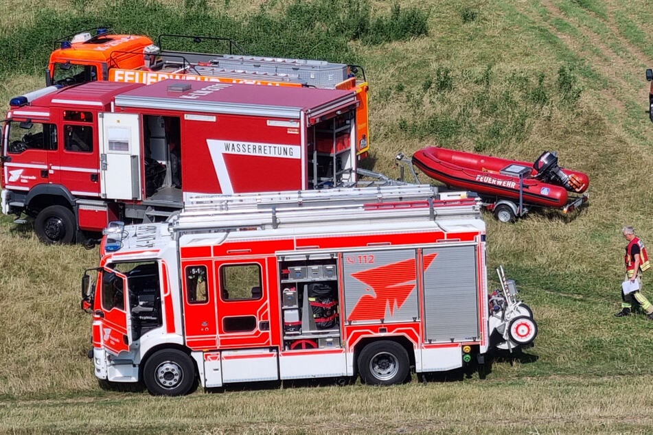 Neben der Feuerwehr waren auch Rettungsdienst und DLRG vor Ort.