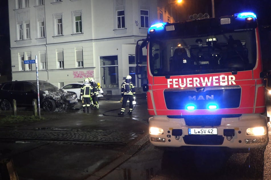 Trotz des schnellen Eingreifens der Feuerwehr entstand erheblicher Sachschaden an dem SUV.