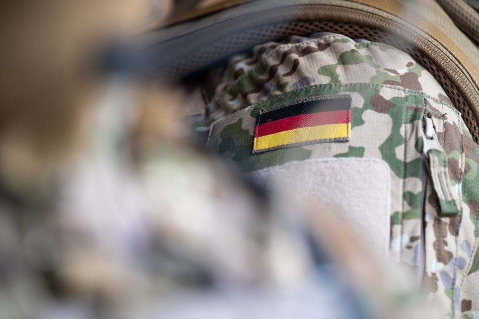 Ein ehemaliger Bundeswehrsoldat ist wegen mehrfacher schwerer Vergewaltigung angeklagt worden. (Symbolbild)