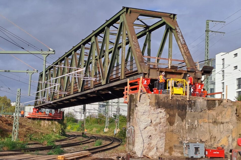 Brückensanierung in Kölner Südstadt: Das müssen Fahrgäste nun beachten