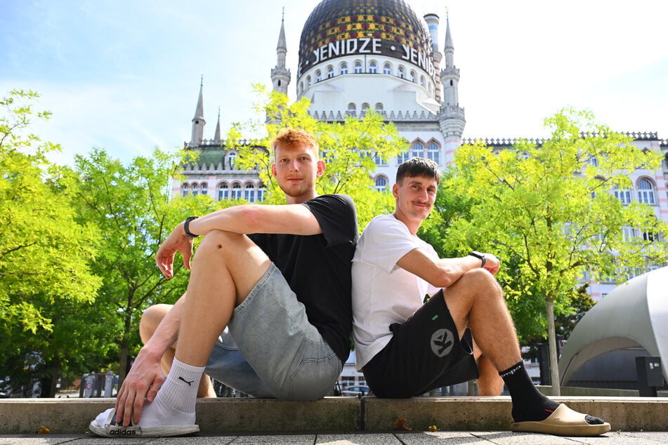 Etwas mehr als sieben Wochen ist das tschechische Duo Daniel Bláha und Dominik Skopár (beide 20, v. l.) jetzt in Dresden - und fühlt sich in seiner neuen Heimat schon pudelwohl.