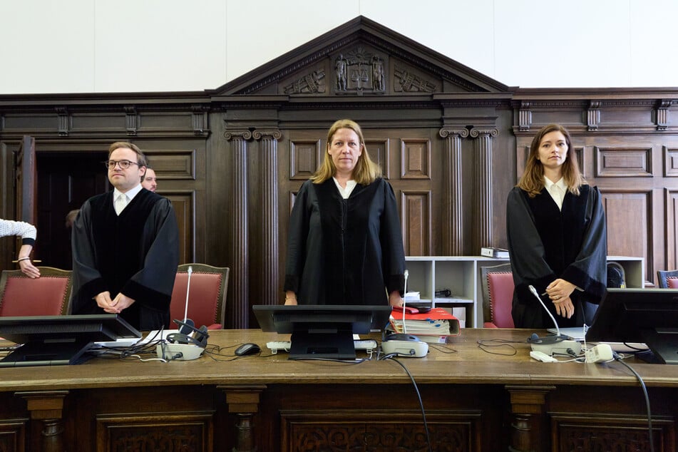 Die Vorsitzende Richterin Isabel Hildebrandt (M.) zusammen mit den beiden beisitzenden Richtern am Donnerstag.