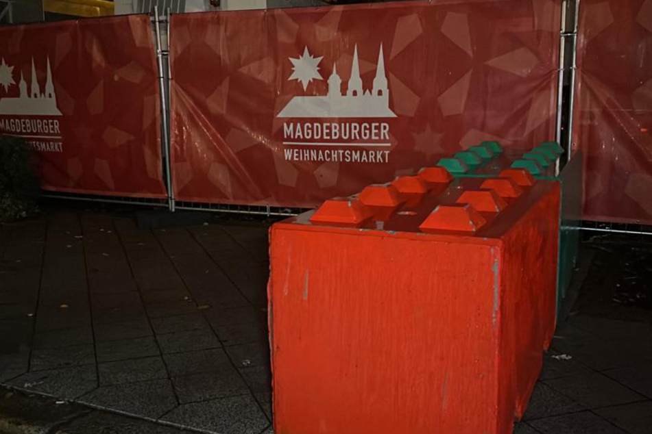 Noch vor der Eröffnung des Weihnachtsmarkts wurden in Magdeburg sogenannte "Nizzasperren" installiert.