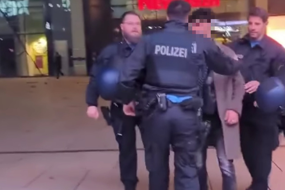 Kurz nach der brandgefährlichen Raketenaktion wurde der junge Mann von der Polizei in Gewahrsam genommen.