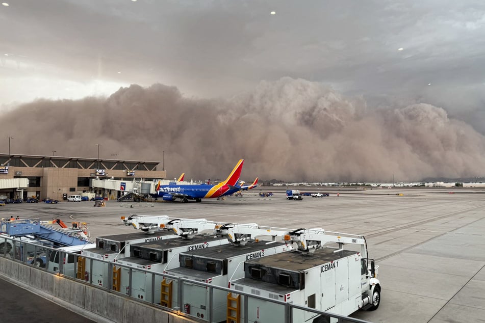 Parts of Arizona were plunged into near-darkness on Monday, grounding flights at Phoenix Sky Harbor Airport.