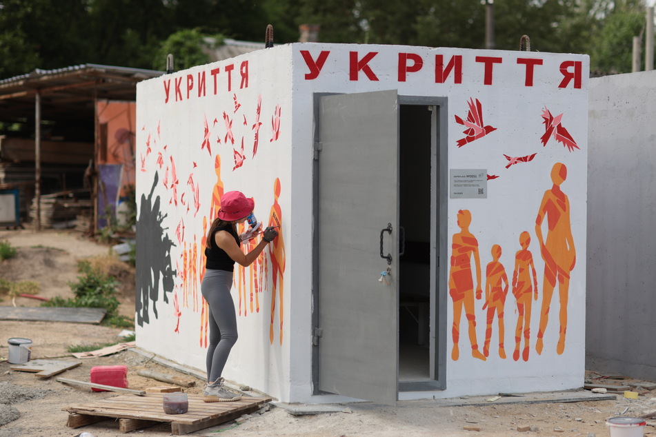 Künstler aus NRW gestaltet Bunker für Zivilisten in der Ukraine - mit klarer Botschaft