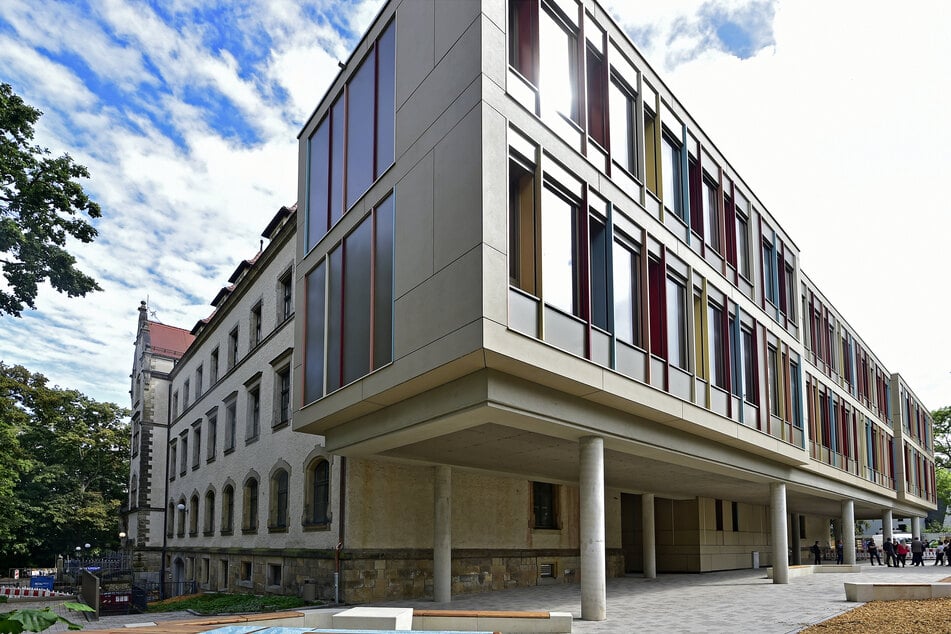 Der neue Erweiterungsbau des Karl-Schmidt-Rottluff-Gymnasiums wurde am Freitag offiziell eingeweiht.