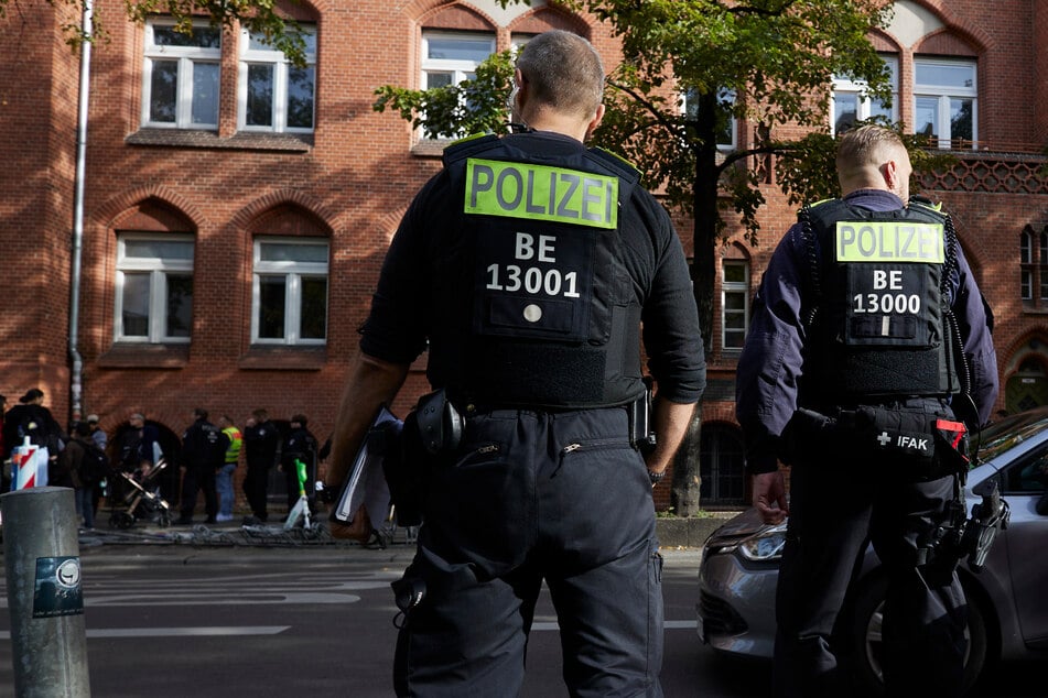 Der 26-Jährige wurde lebensgefährlich an der Hand verletzt. (Symbolbild)