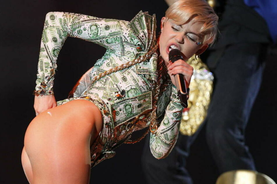 Miley Cyrus (28) präsentiert sich gerne offen und freizügig.