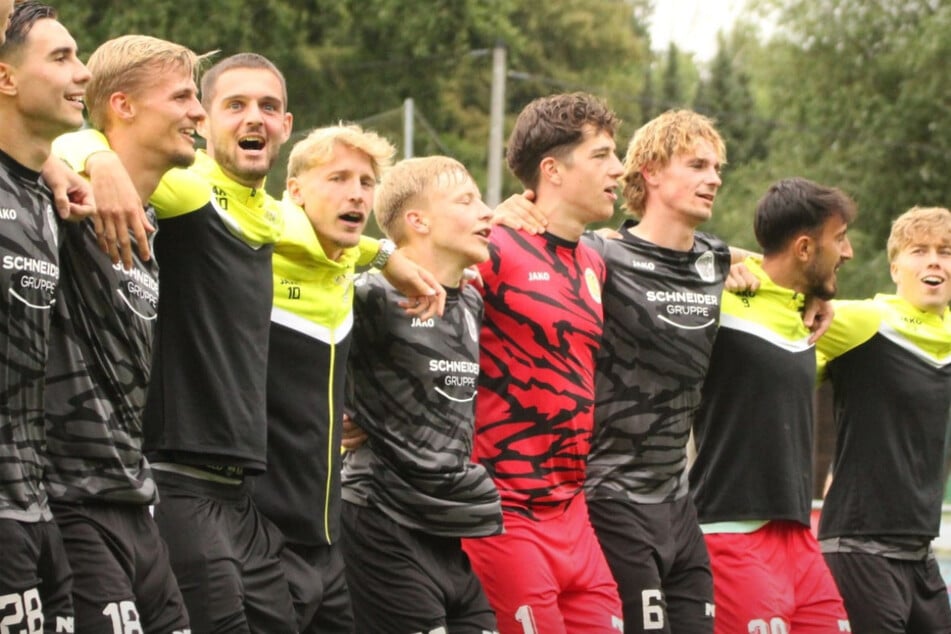 Jubel auch beim VFC Plauen über das 10:0 gegen den SV Lok Glauchau/Niederlungwitz.