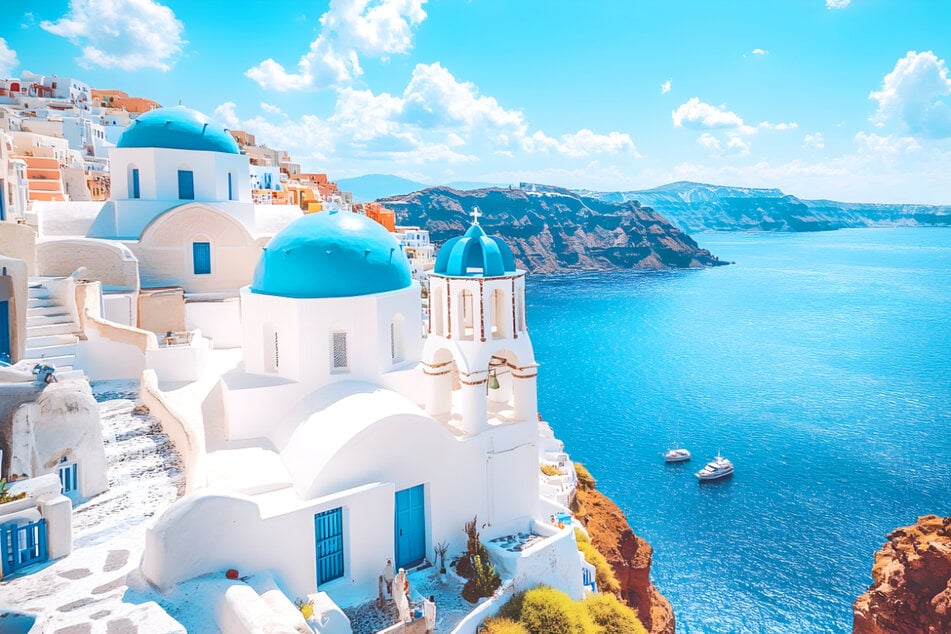 Mit momento by sz-Reisen geht's im Frühling 2026 direkt von Leipzig aus nach Santorin.