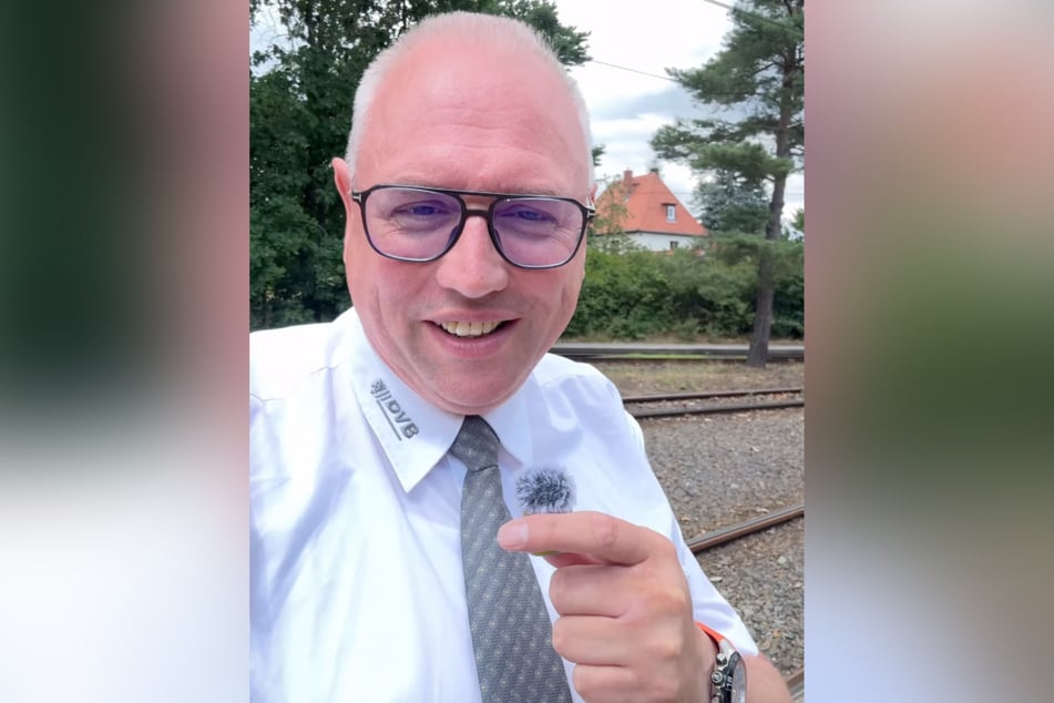 Straßenbahnfahrer Maik Zeuge (47) meldete sich am Sonntag von der Haltestelle "Hellerau Kiefernweg". Mit ihr verbindet er Kindheitserinnerungen.