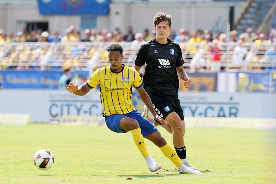 Offensiv auffällig, aber zunächst glücklos: Ayodele Adetula (l.), hier gegen 1:0-Torschütze Rick Lemke.