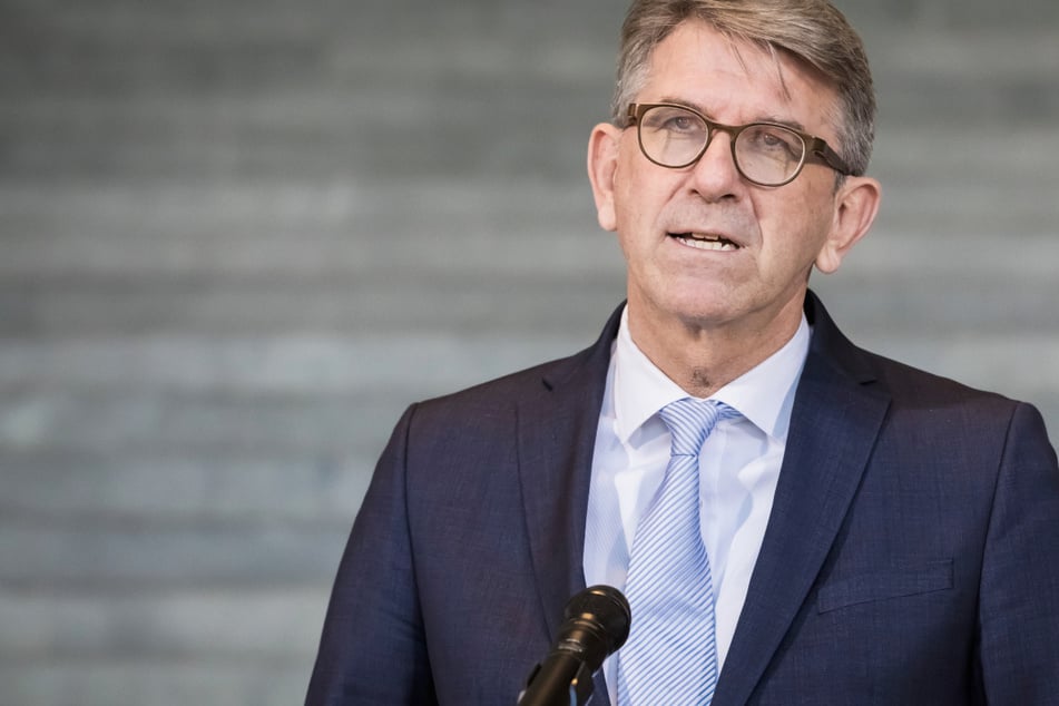 Berlin: Buchpreis-Beben! Kulturstaatsminister Weimer sagt Verleihung in Leipzig plötzlich ab