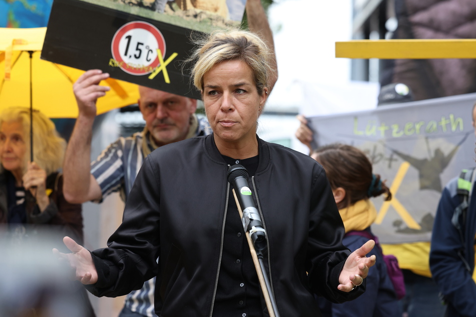 Klimaschützer protestieren vor Ministerium für Erhalt von Lützerath