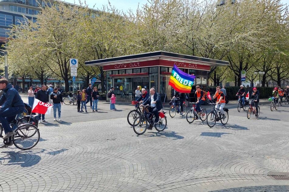 Die Leipzigerinnen und Leipziger zogen auch auf Fahrrädern durch die Stadt.