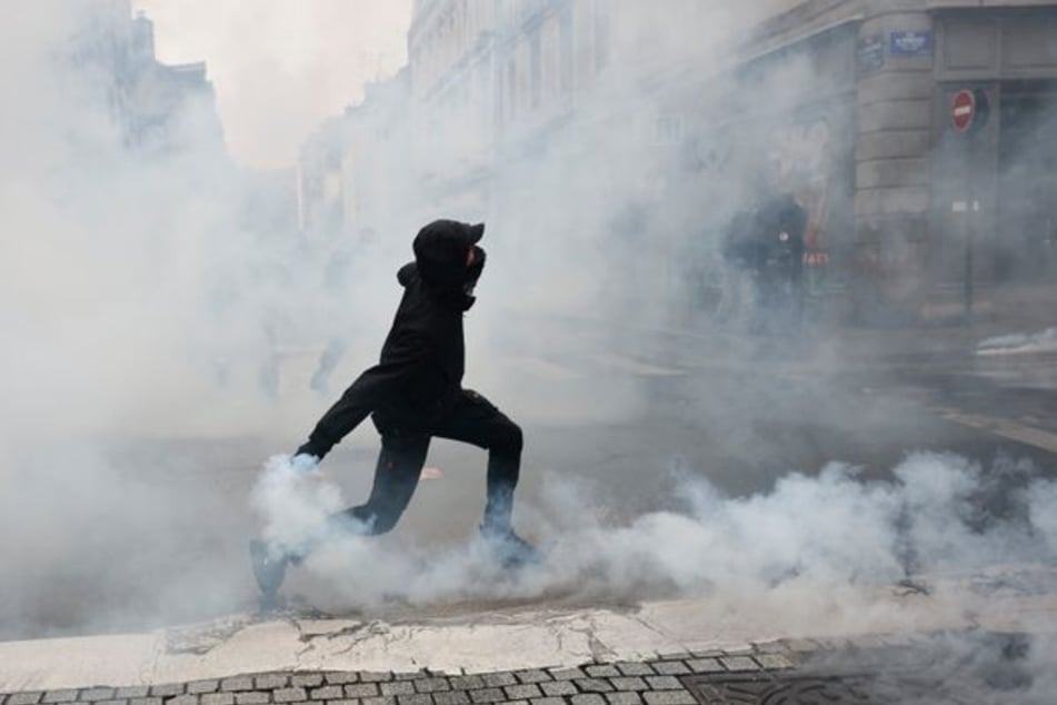 In Frankreich kam es bei den Protesten zu schweren Ausschreitungen.