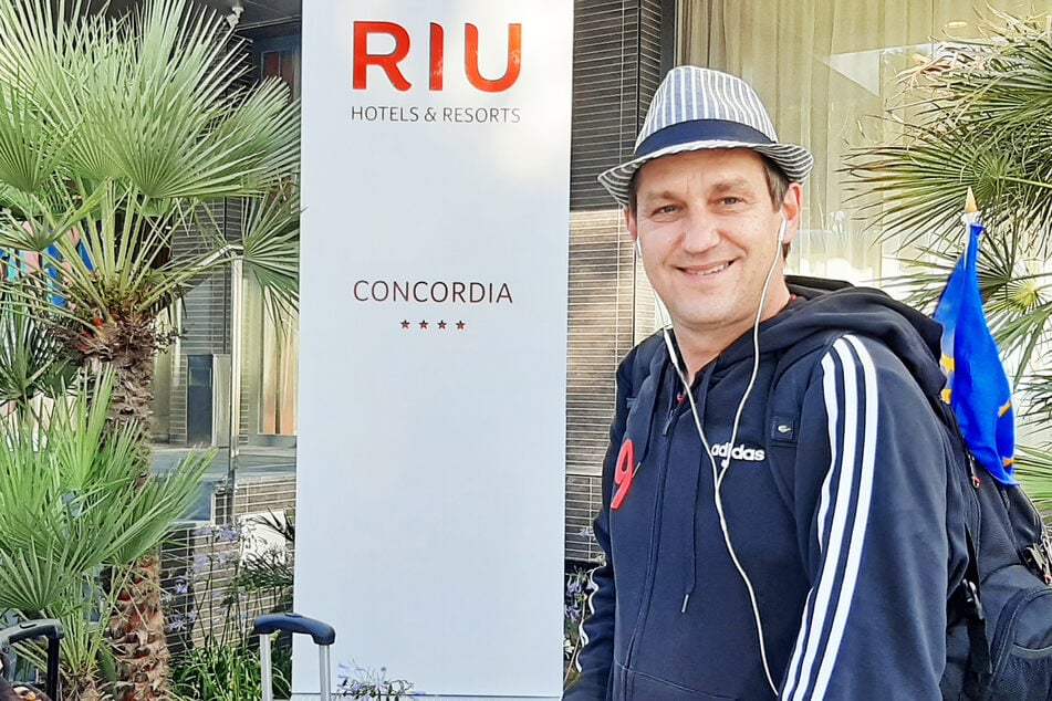 Olaf Gruß steht vor dem Hotel Riu Concordia. "Von Ballermann hat das hier ja überhaupt nichts mehr", urteilt der erfahrene Playa de Palma-Besucher.