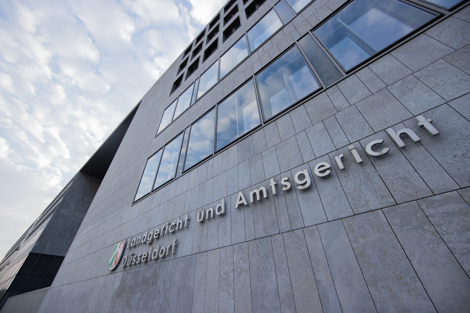 Der Prozess gegen den Mediziner findet in Düsseldorf statt.