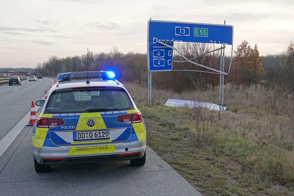 Eine Entfernungstafel ist zerstört worden und muss ersetzt werden.