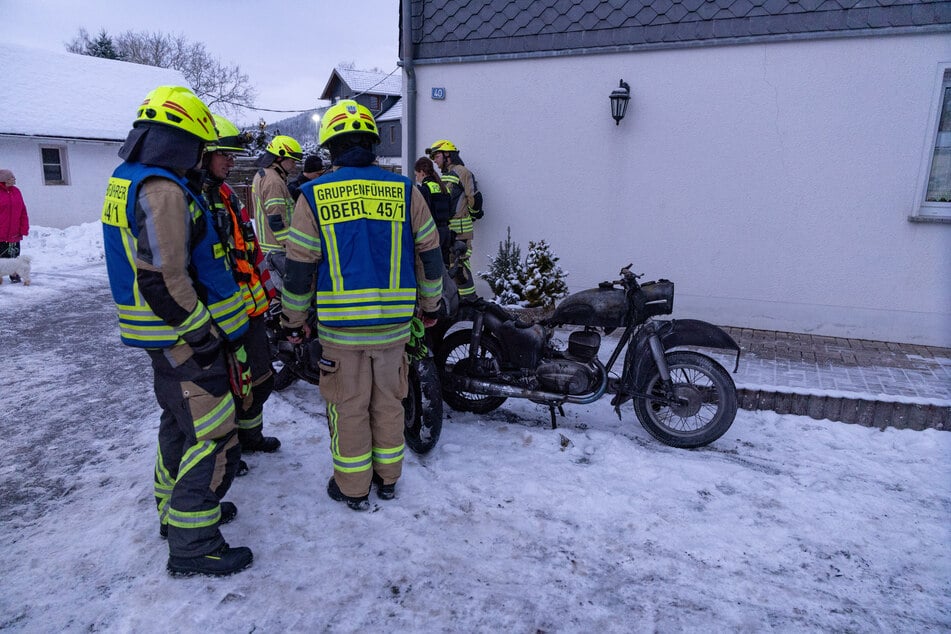 Auch zwei Motorräder wurden zerstört.
