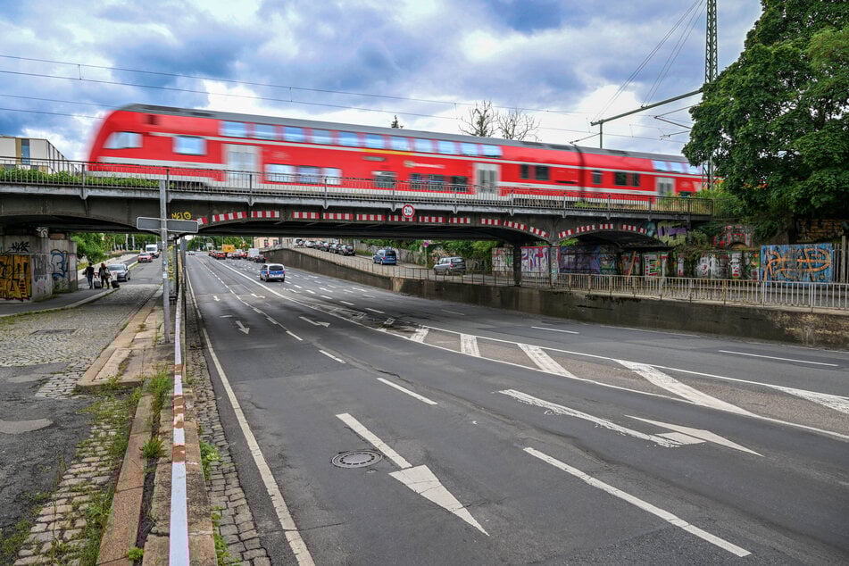 Künftig sollen S-Bahnen auch auf der Eisenbahnüberführung an der Stauffenbergallee halten.
