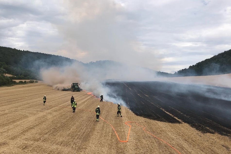 Mehrere Feuerwehren waren im Einsatz und kämpften gegen die Flammen.