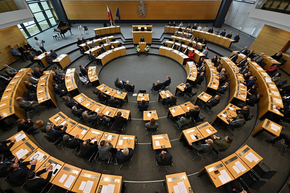 Ausschuss macht Weg für Änderung der Thüringer Verfassung frei