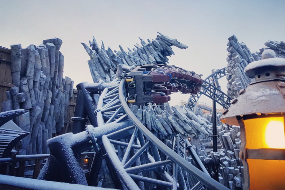 Im Phantasialand sorgen viele Fahrgeschäfte auch im Winter für ordentlich Adrenalin.