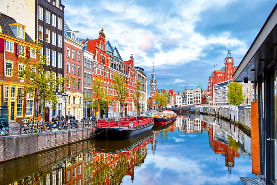 Das malerische Amsterdam ist nur einer der Stopps auf der Kreuzfahrt mit der MS Lady Diletta.