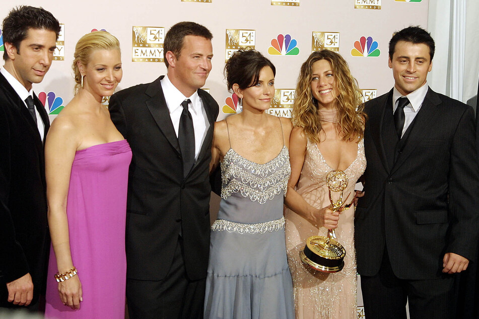 (From l. to r.) Friends stars David Schwimmer, Lisa Kudrow, Matthew Perry, Courtney Cox, Jennifer Aniston, and Matt LeBlanc attend the 2002 Emmy Awards.