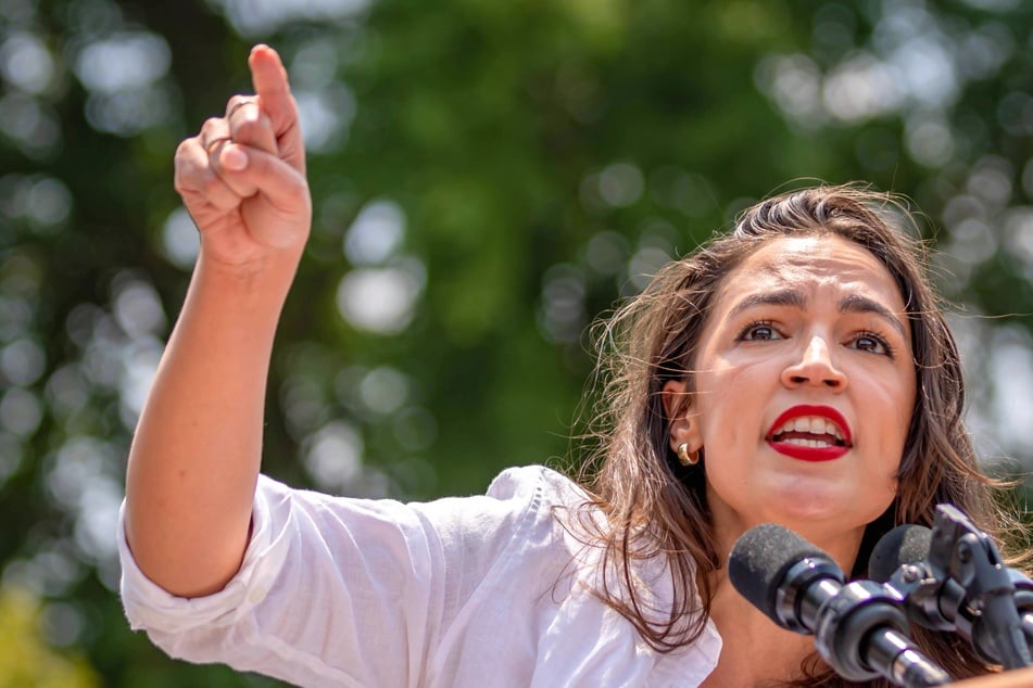 Alexandria Ocasio-Cortez slams anonymous Democrat for conceding to second Trump term: "Resign!"