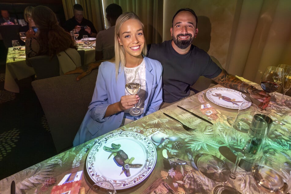 ZDF-Immobilien-Verkäufer Robert Memmler (39) genoss mit Freundin Leonie Beyerlein (23) das Premieren-Menü von "Le Petit Chef & Family".