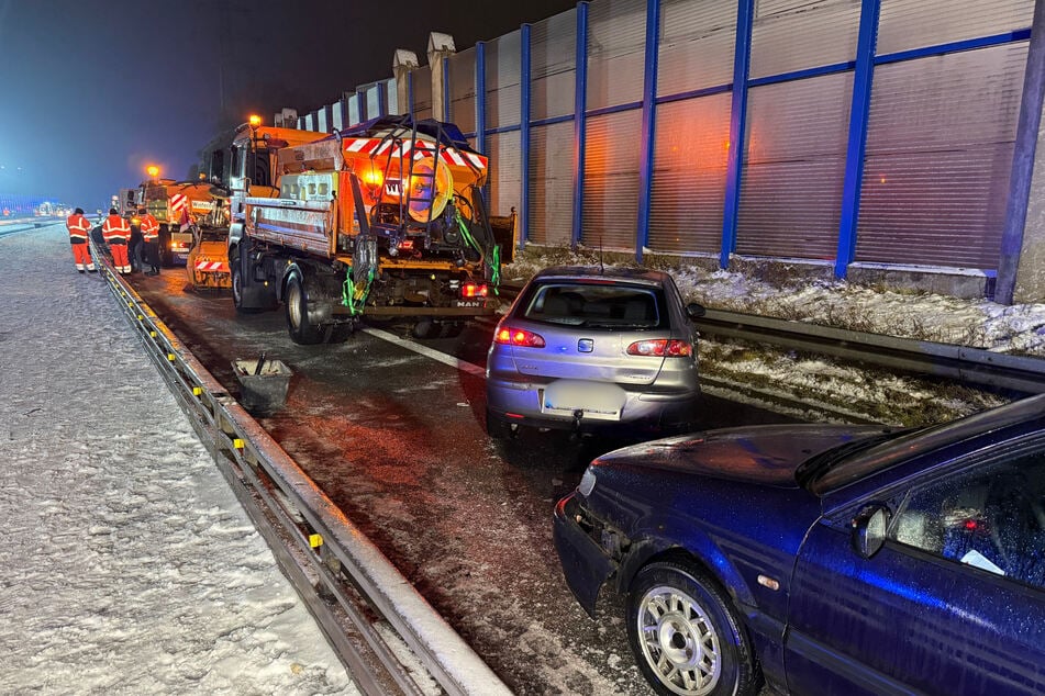 Auch ein Streufahrzeug war in den Unfall verwickelt.