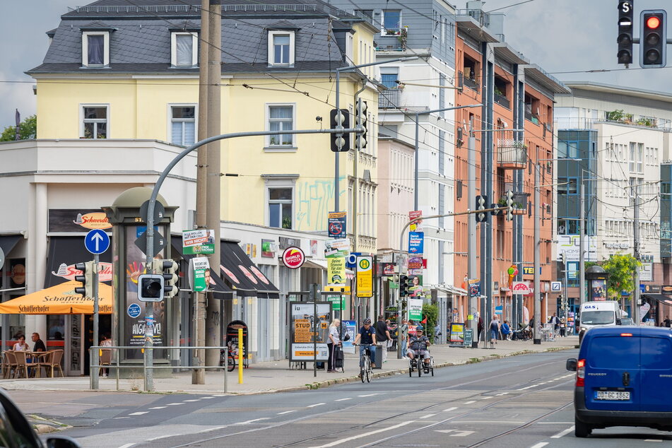 Auf der Kesselsdorfer Straße wird eine Autospur für Radler freigemacht.