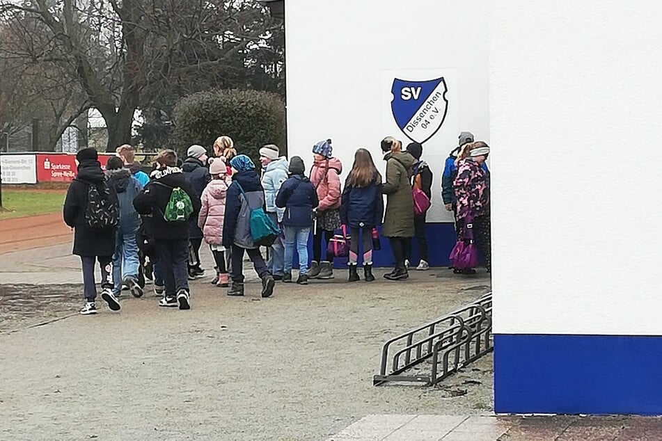 Schulsport auf der Anlage, auf der auch die Energie-Profis am Mittwoch trainieren.