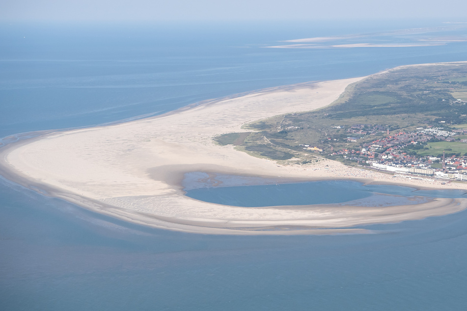 An den Überlegungen der niedersächsischen Landesregierung neuen Erdgasförderungen nahe des Wattenmeers vor der Insel Borkum angesichts der Folgen des Krieges in der Ukraine doch zuzustimmen, regt sich Kritik.
