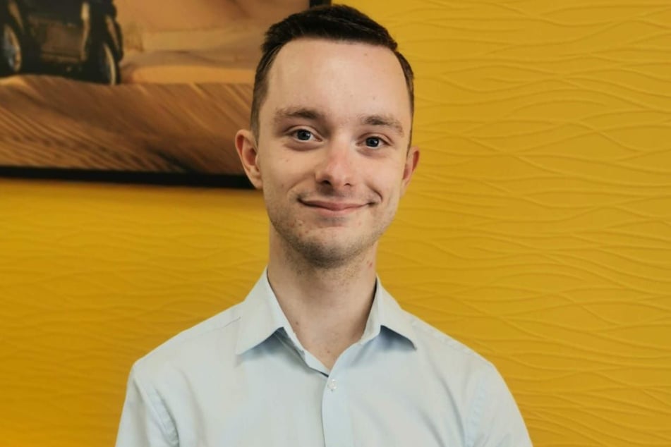 Reist selbst gern und oft, empfiehlt preissensiblen Kunden Urlaub an der polnischen Ostseeküste wie hier in Misdroy: Reisefachmann Nick Uhlig (24).