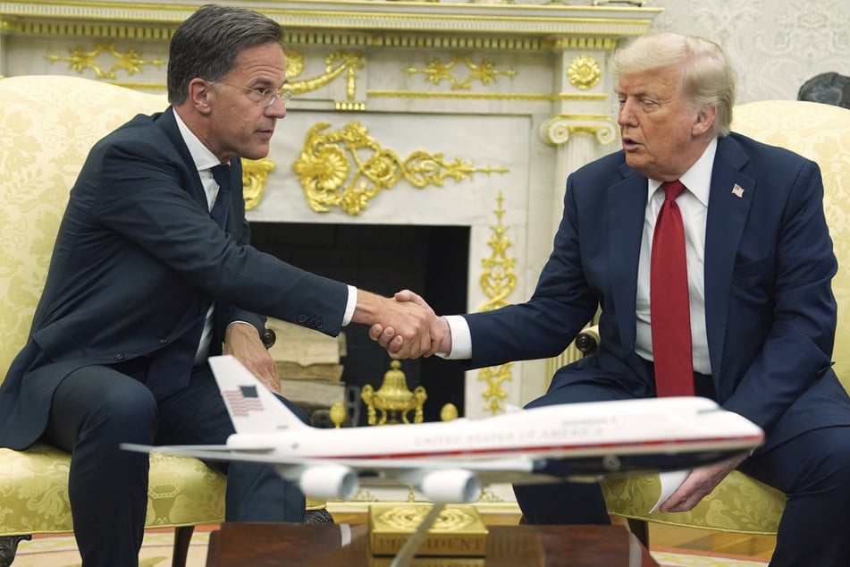 Erst im Juli hatte der niederländische Politiker US-Präsident Donald Trump (79, r.) im Weißen Haus besucht.