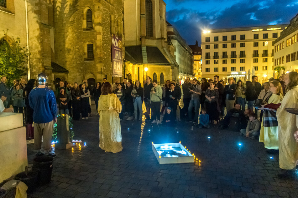 Archäologie-Studenten der Uni Leipzig führten eine symbolische Prozession durch.