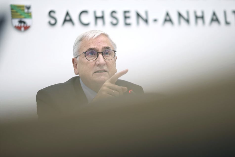 Zur Höhe der Lücke wollte sich Finanzminister Michael Richter (72, CDU) nicht äußern.
