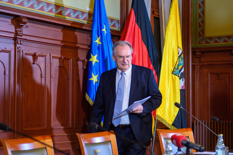 Sachsen-Anhalts Ministerpräsident Reiner Haseloff (68, CDU) versprach mehr Geld für Lehrkräfte im Grundschulbereich.