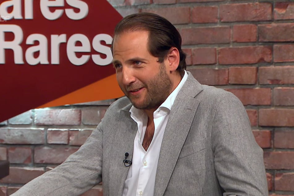 Julian Schmitz-Avila (39) ersteigert das Kunstwerk - für satte 600 Euro.